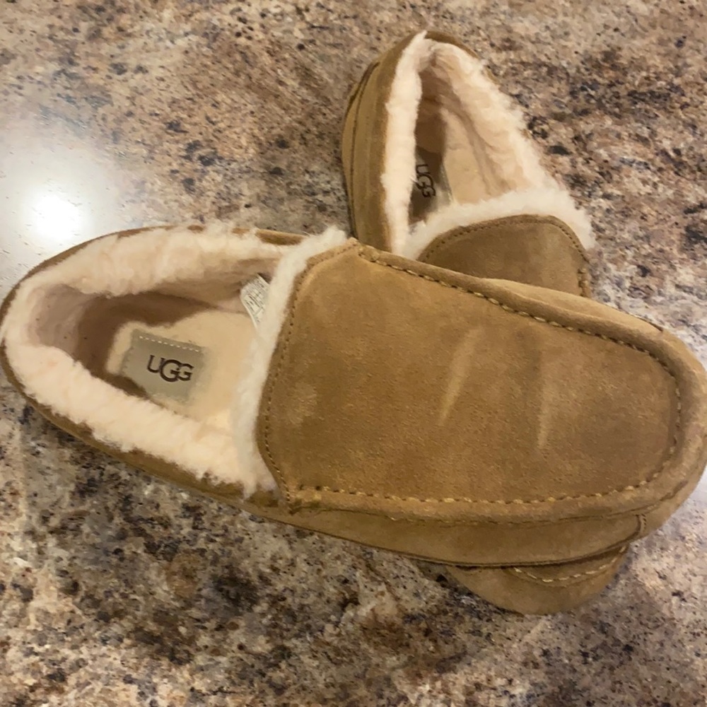Men’s UGGS slippers size 11